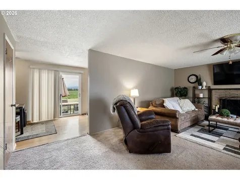 375 Park Lane Harrisburg OR 97446