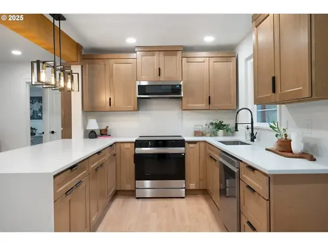 6321 SE Tibbetts Street Portland OR 97206