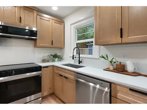 6321 SE Tibbetts Street Portland OR 97206