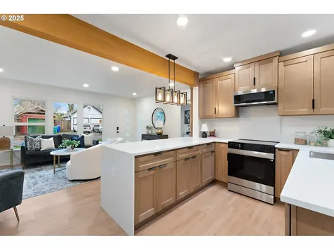 6321 SE Tibbetts Street Portland OR 97206