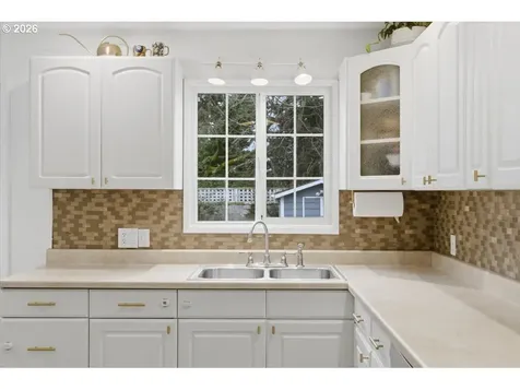 1770 D Street NE Salem OR 97301