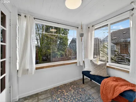 6407 S Corbett Avenue Portland OR 97239