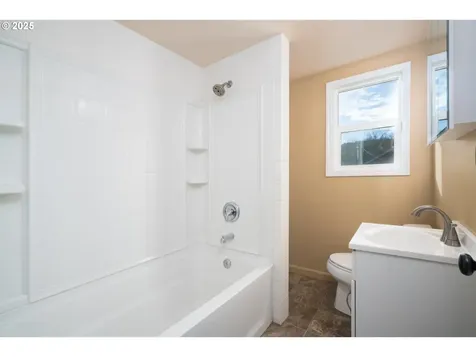 1816 SE Eddy Street Roseburg OR 97470