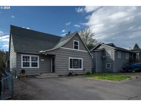 1816 SE Eddy Street Roseburg OR 97470