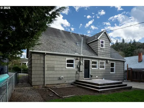 1816 SE Eddy Street Roseburg OR 97470