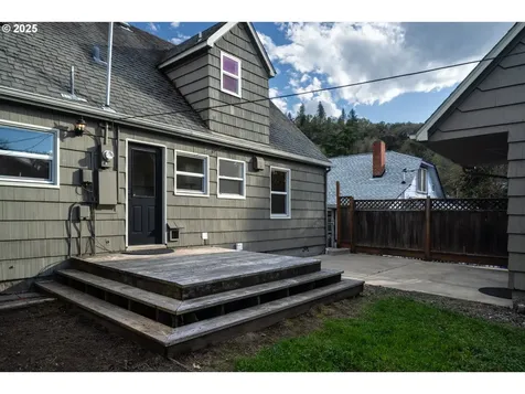 1816 SE Eddy Street Roseburg OR 97470