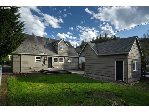 1816 SE Eddy Street Roseburg OR 97470