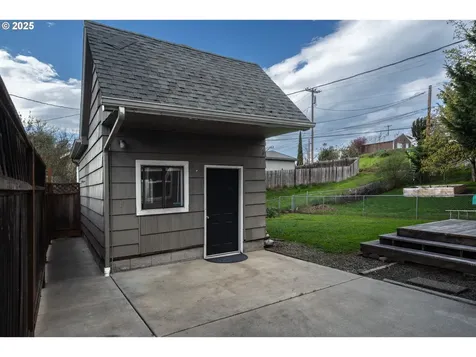 1816 SE Eddy Street Roseburg OR 97470