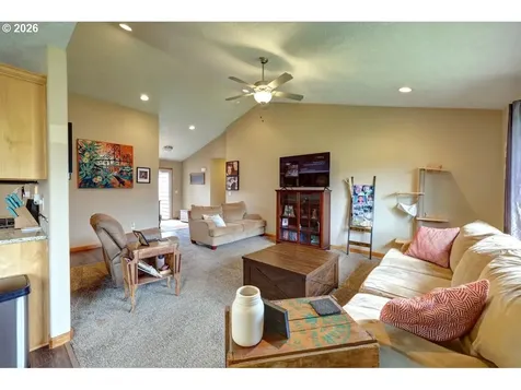 332 SW Kalmia Avenue Warrenton OR 97146