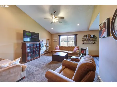 332 SW Kalmia Avenue Warrenton OR 97146