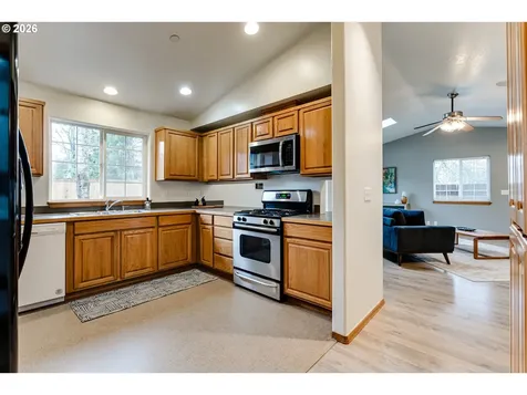 1534 Caprice Way Eugene OR 97404