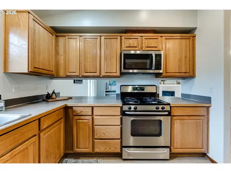 1534 Caprice Way Eugene OR 97404