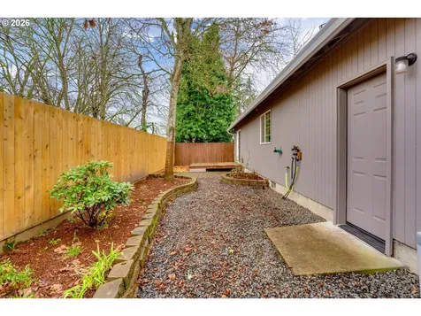 1534 Caprice Way Eugene OR 97404