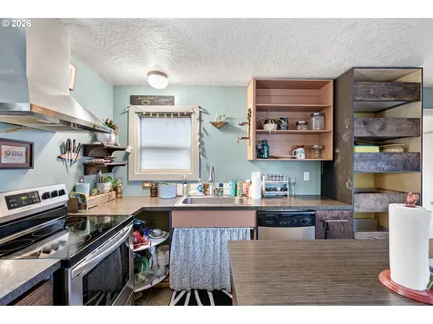 1425 E Madison Avenue Cottage Grove OR 97424