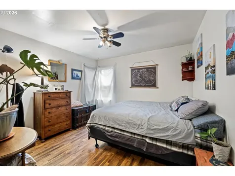 1425 E Madison Avenue Cottage Grove OR 97424