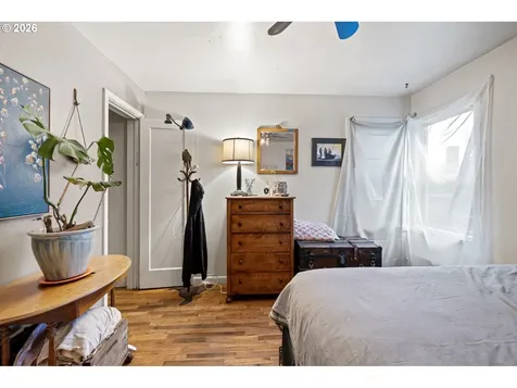 1425 E Madison Avenue Cottage Grove OR 97424