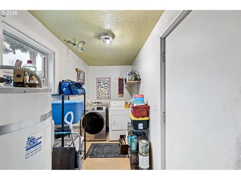 1425 E Madison Avenue Cottage Grove OR 97424
