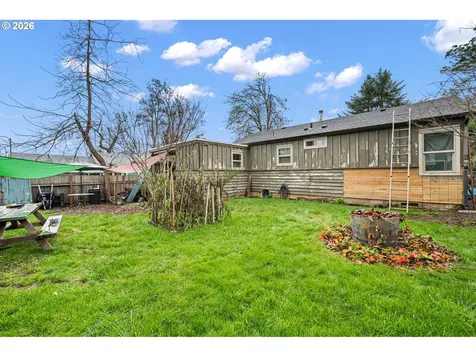 1425 E Madison Avenue Cottage Grove OR 97424