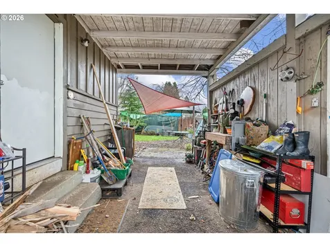 1425 E Madison Avenue Cottage Grove OR 97424