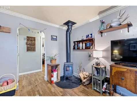 1425 E Madison Avenue Cottage Grove OR 97424