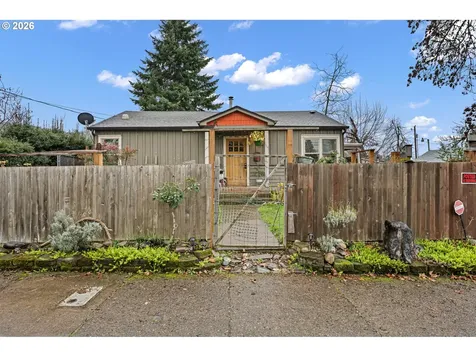 1425 E Madison Avenue Cottage Grove OR 97424