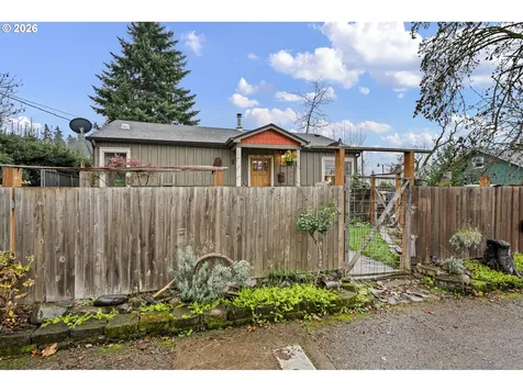 1425 E Madison Avenue Cottage Grove OR 97424