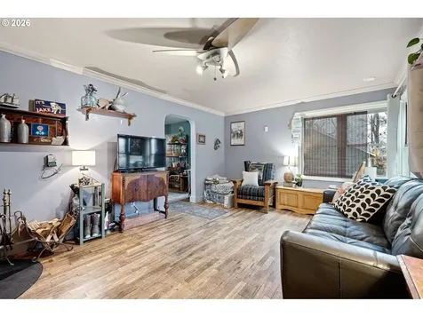 1425 E Madison Avenue Cottage Grove OR 97424