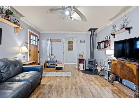 1425 E Madison Avenue Cottage Grove OR 97424