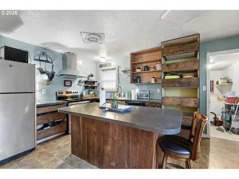 1425 E Madison Avenue Cottage Grove OR 97424