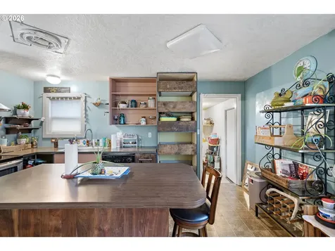 1425 E Madison Avenue Cottage Grove OR 97424