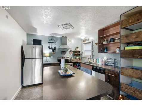 1425 E Madison Avenue Cottage Grove OR 97424
