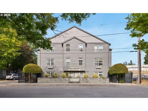 10345 NE Clackamas Street Portland OR 97220