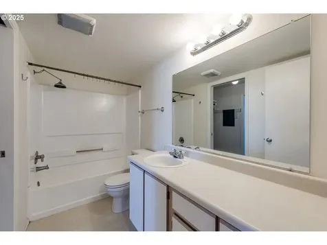 10345 NE Clackamas Street Portland OR 97220