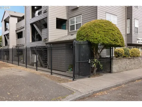 10345 NE Clackamas Street Portland OR 97220