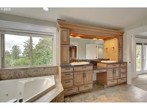933 NW Grand Ridge Drive Camas WA 98607