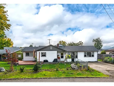 663 NE Knoll Avenue Roseburg OR 97470