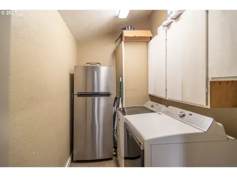 663 NE Knoll Avenue Roseburg OR 97470