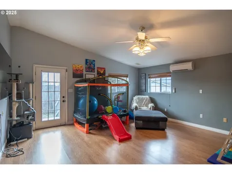 663 NE Knoll Avenue Roseburg OR 97470