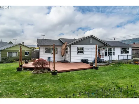 663 NE Knoll Avenue Roseburg OR 97470
