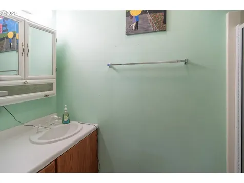 663 NE Knoll Avenue Roseburg OR 97470