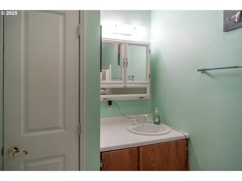 663 NE Knoll Avenue Roseburg OR 97470