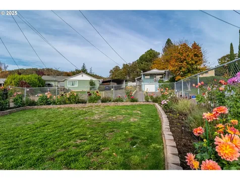 663 NE Knoll Avenue Roseburg OR 97470