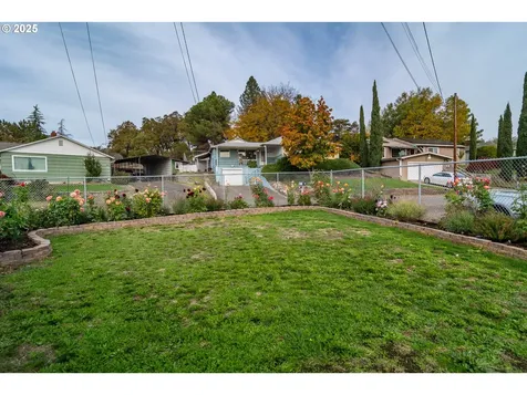 663 NE Knoll Avenue Roseburg OR 97470