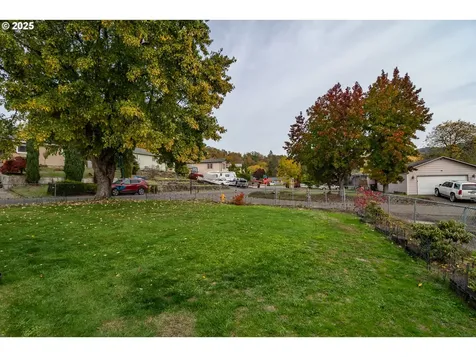 663 NE Knoll Avenue Roseburg OR 97470