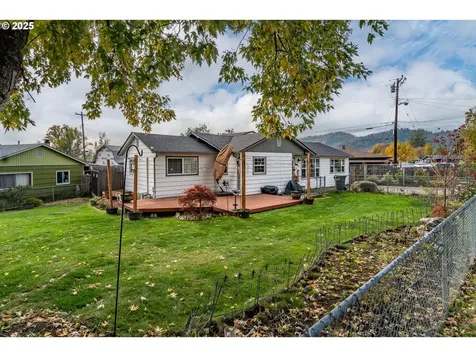 663 NE Knoll Avenue Roseburg OR 97470