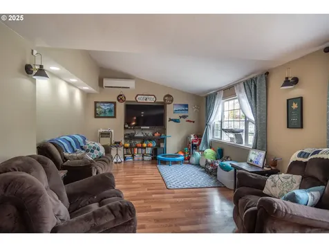 663 NE Knoll Avenue Roseburg OR 97470