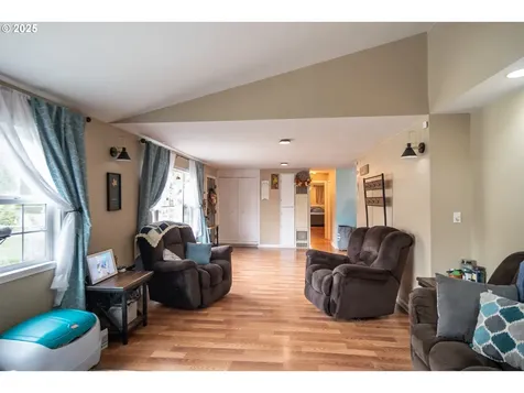 663 NE Knoll Avenue Roseburg OR 97470