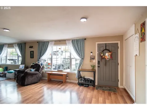 663 NE Knoll Avenue Roseburg OR 97470