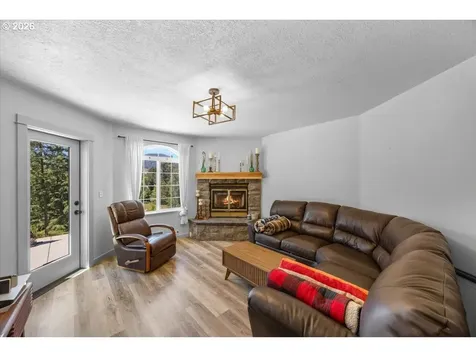 6841 Oak Hill Road Roseburg OR 97471