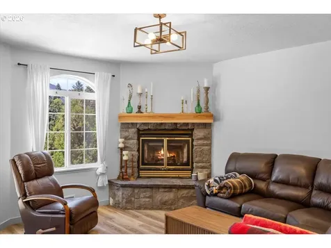 6841 Oak Hill Road Roseburg OR 97471